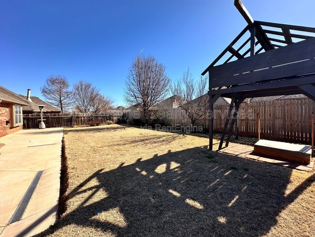 Building Photo - 13204 SW 2nd Terrace