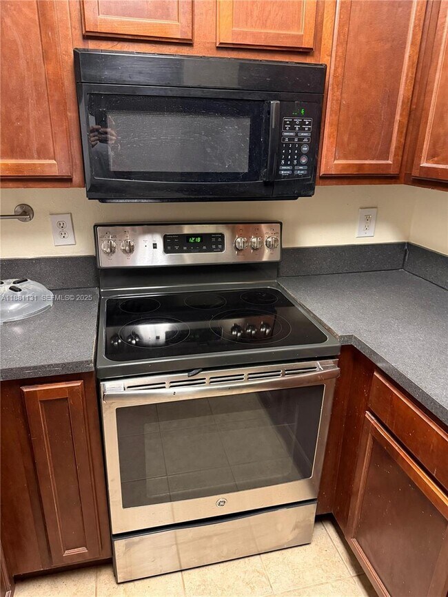 Building Photo - 7650 Westwood Dr