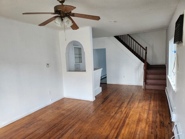 Building Photo - 648 E Scott St