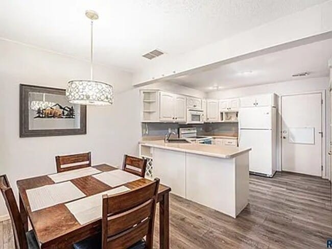 Building Photo - Charming 3-Bedroom Twin Home — 904?E?Jane?...