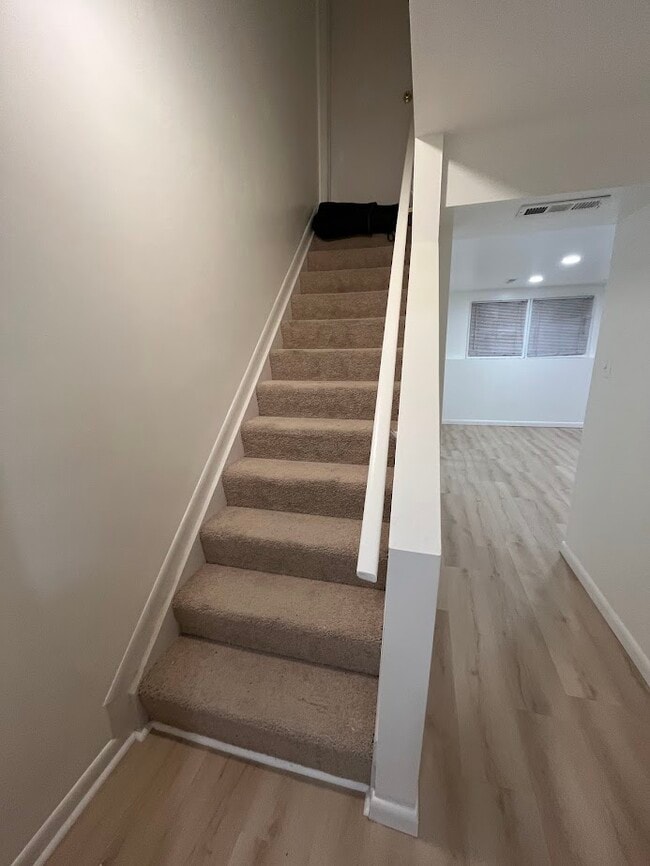 Inactive stairwell - 9241 Pinenut Ct