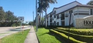 Building Photo - 610 S Park Rd