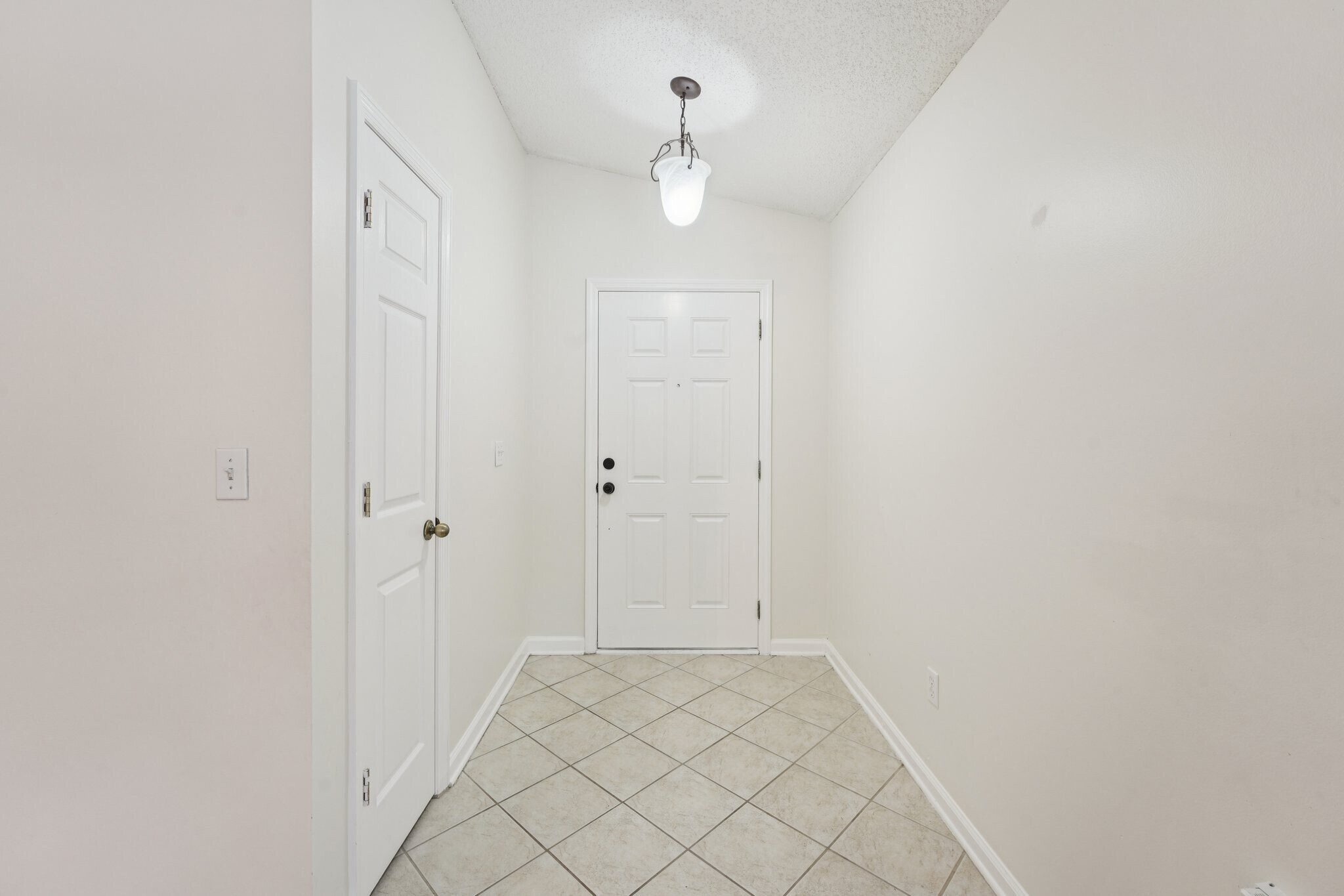 Building Photo - 808 South Edenbridge Way
