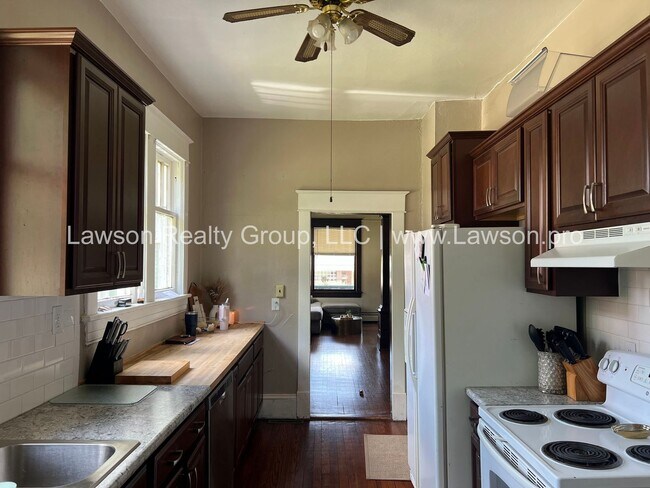 Building Photo - Beautiful House, Close to the Greenway and...