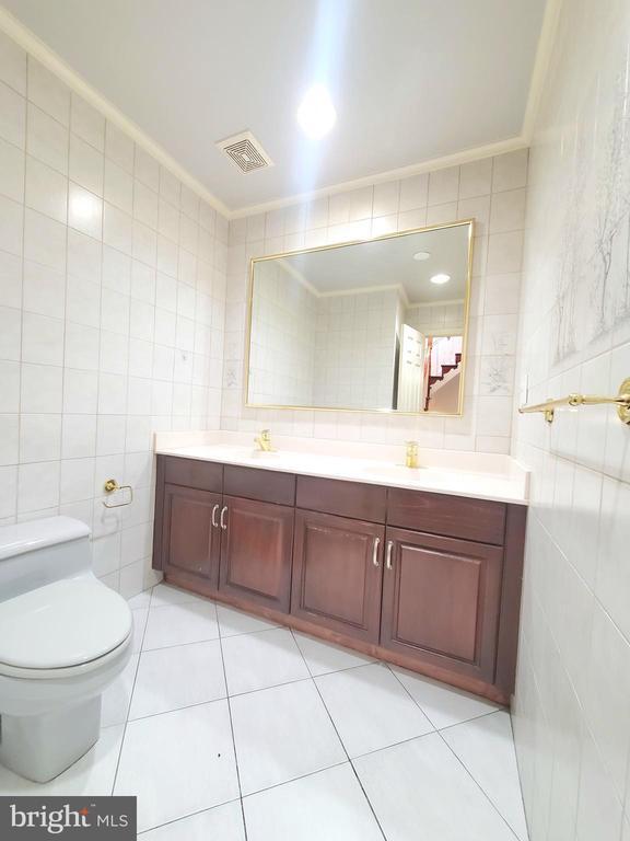 Building Photo - 742 S Granada St