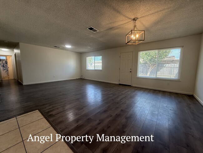 Building Photo - 7927 Albion Way