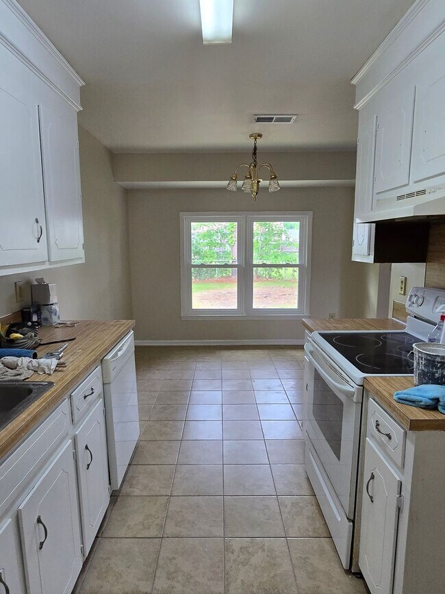 Building Photo - 112 Totem Ct