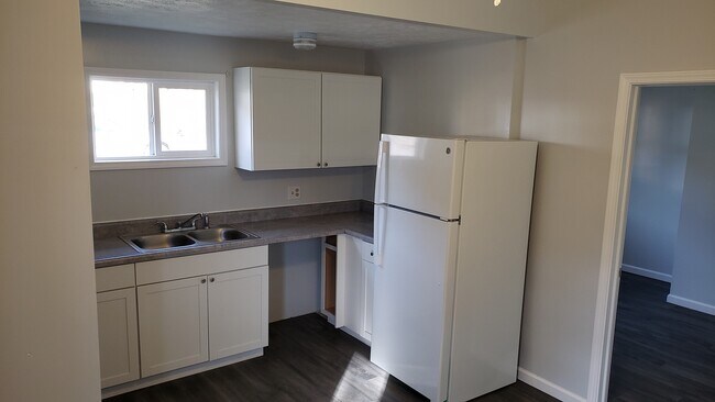 Kitchen - 2391 Lumber Ave