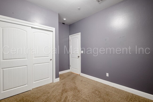 Building Photo - Large 4 Bedroom/2 Bath Home with Solar in Gossamer Grove - $2595 Per Month!