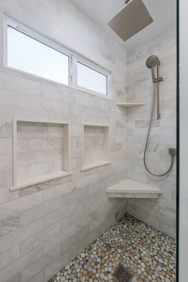 Building Photo - Luxury Living in Manhattan Beach