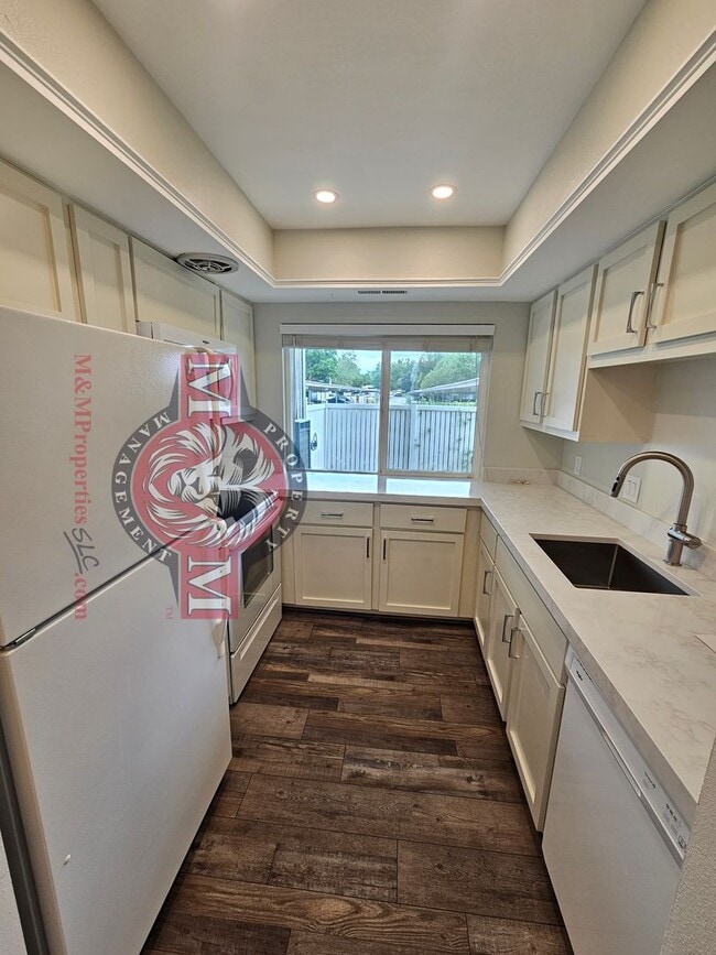 Building Photo - 5704 S Waterbury Way
