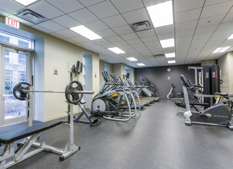 Building Gym - 700 N Larrabee St