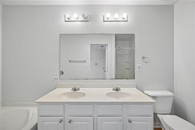 Building Photo - 725 Crestwell Cir