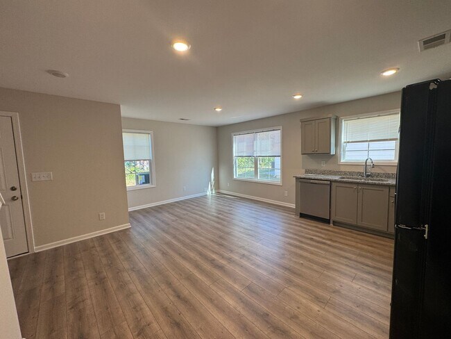 Building Photo - 207 Mountaindale Dr