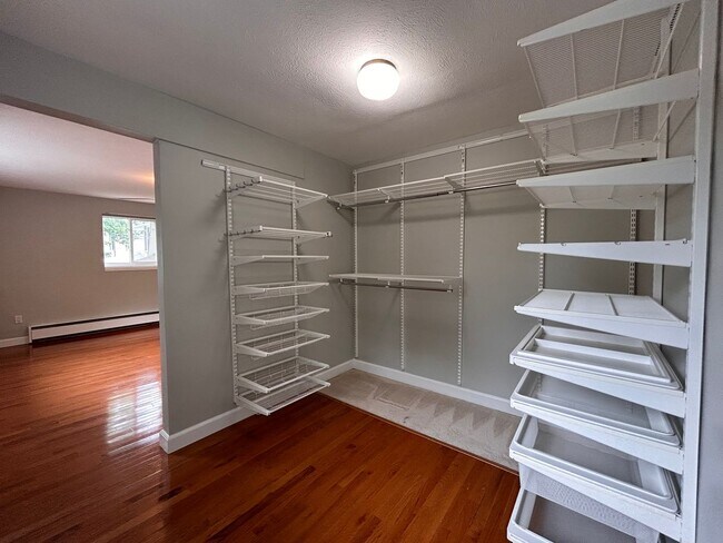 Building Photo - $0 DEPOSIT OPTION! BEAUTIFUL 1 BEDROOM CARRIAGE HOUSE IN THE HEART OF DENVER