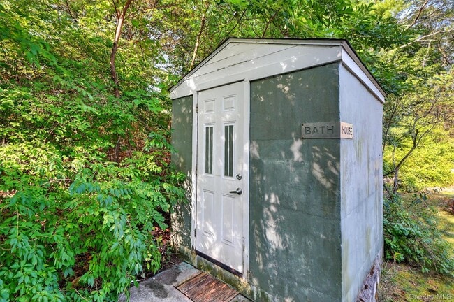 Building Photo - 148 Teatown Rd