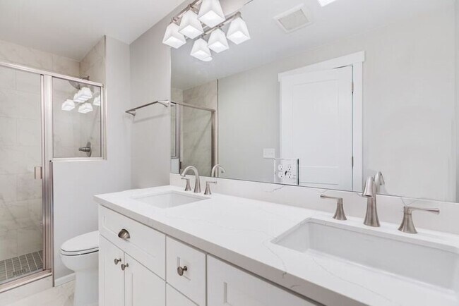 Building Photo - Remodeled 3 Bedroom Kirkland Home