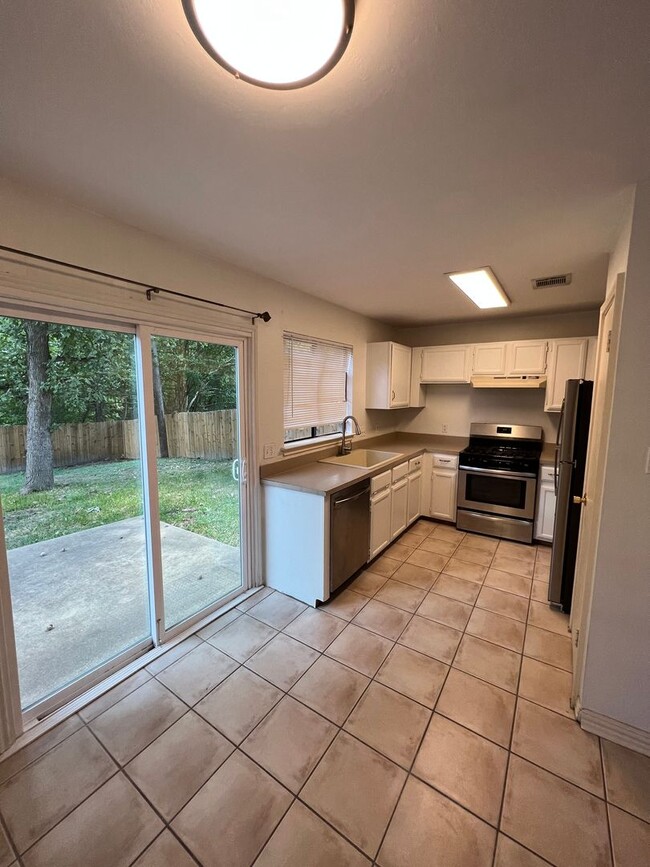 Building Photo - Copperfield Charmer