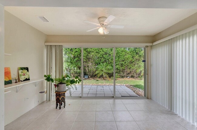 Building Photo - 14211 W La Sedona Cir