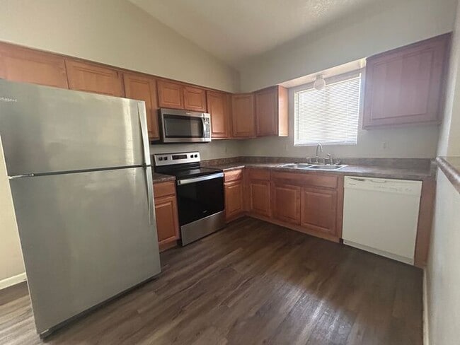 Building Photo - 456 N Glenview