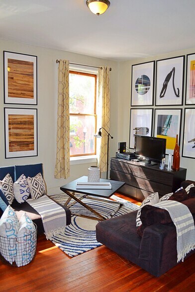 Building Photo - 437 Hanover St