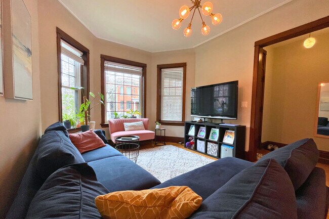 Building Photo - 3727 N Lakewood Ave