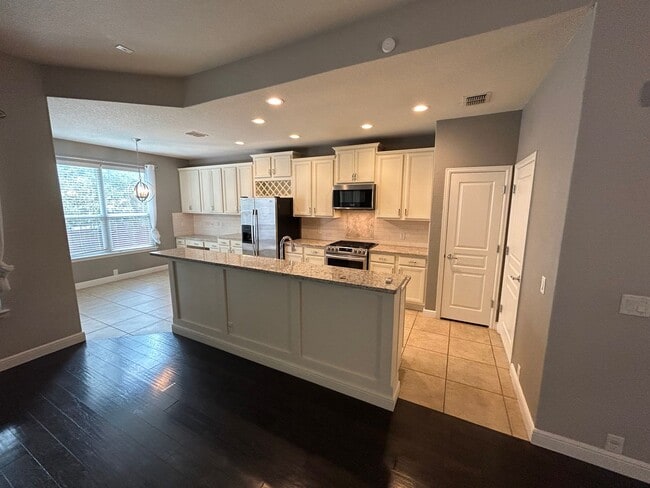 Building Photo - *COMING SOON* AMAZING 3 Bedroom  2 Bath Home w/ Office Room Near Alamo Ranch!