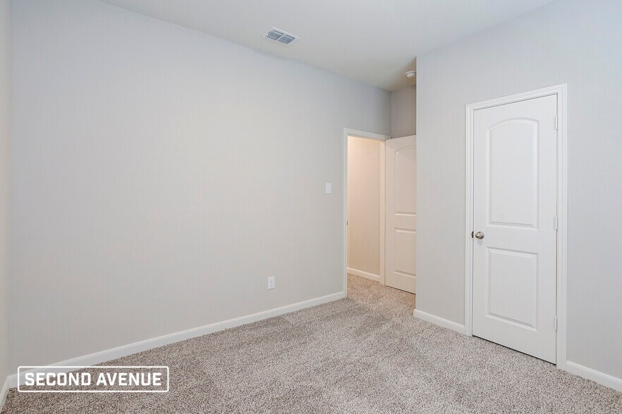 Building Photo - 2005 Erlinda Dr