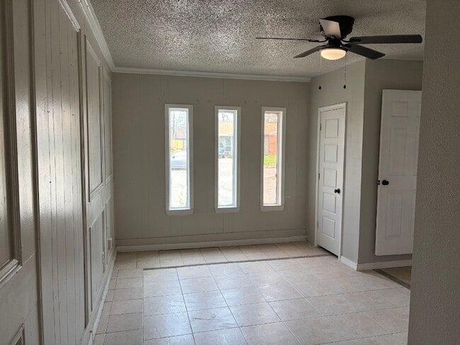 Building Photo - 5530 Lakefield Dr