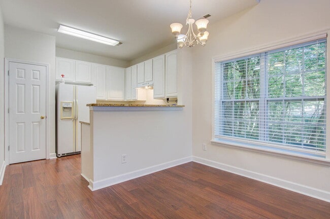 Building Photo - 100 Chinquapin Dr