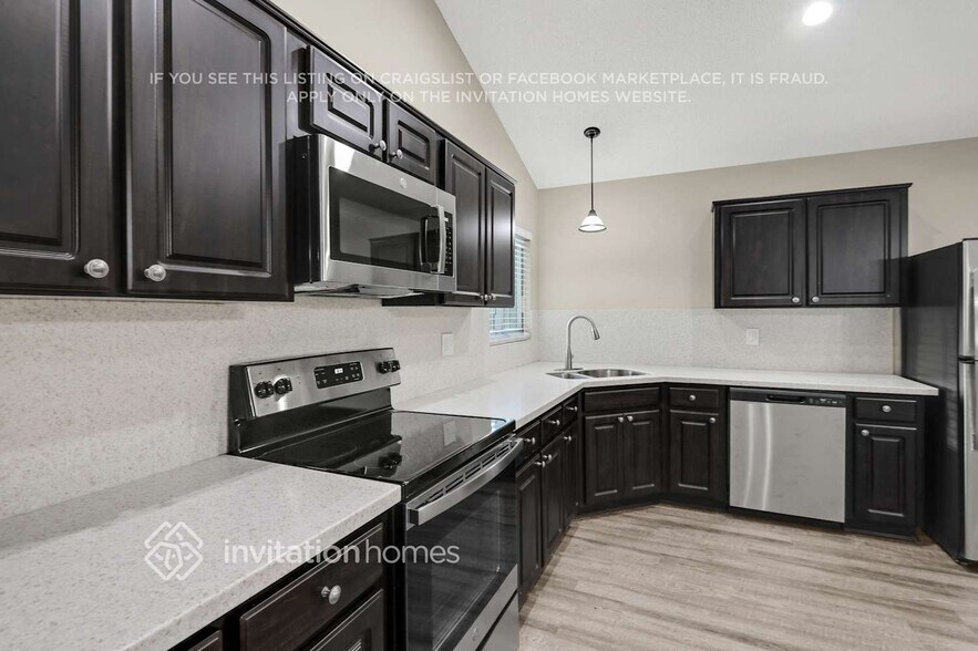 Building Photo - 11911 Hickorynut Dr