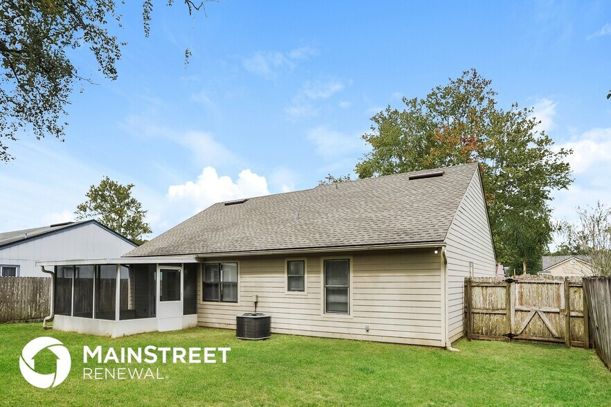 Building Photo - 3854 English Colony Dr S