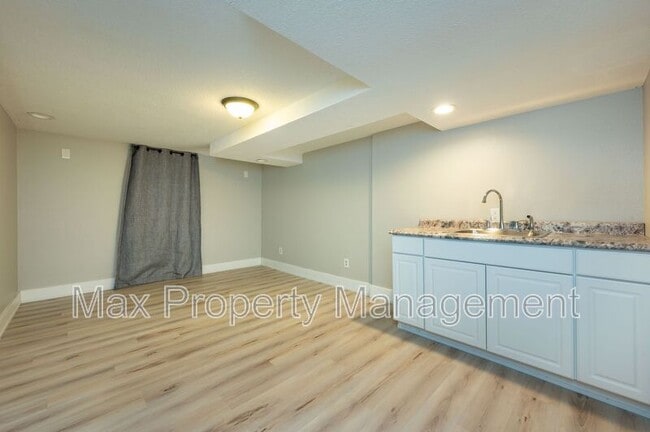 Building Photo - 9408 Horton Ave