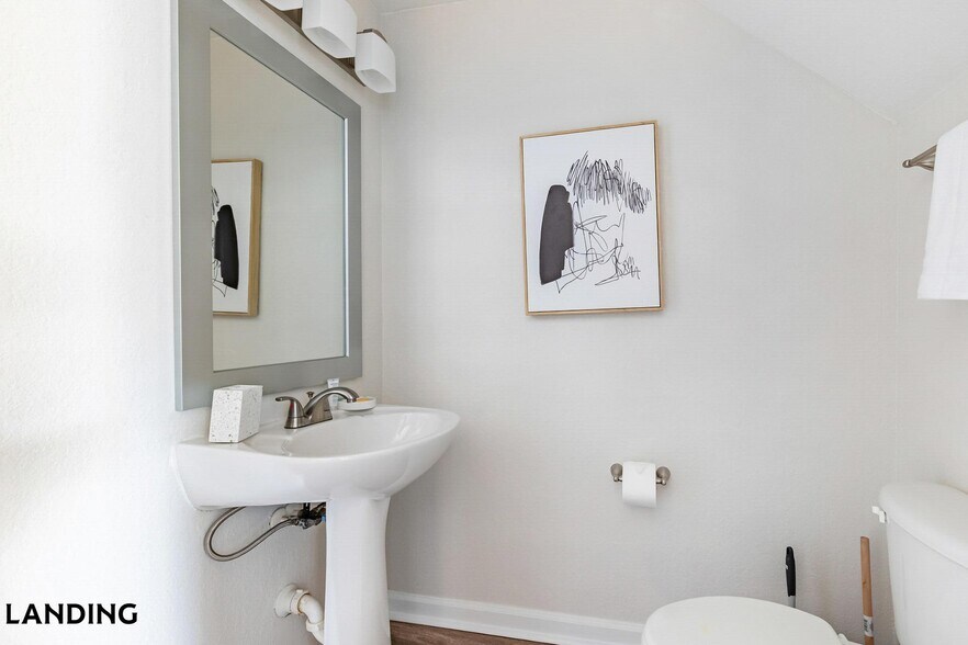 Building Photo - 2801 Biltmore Park Dr