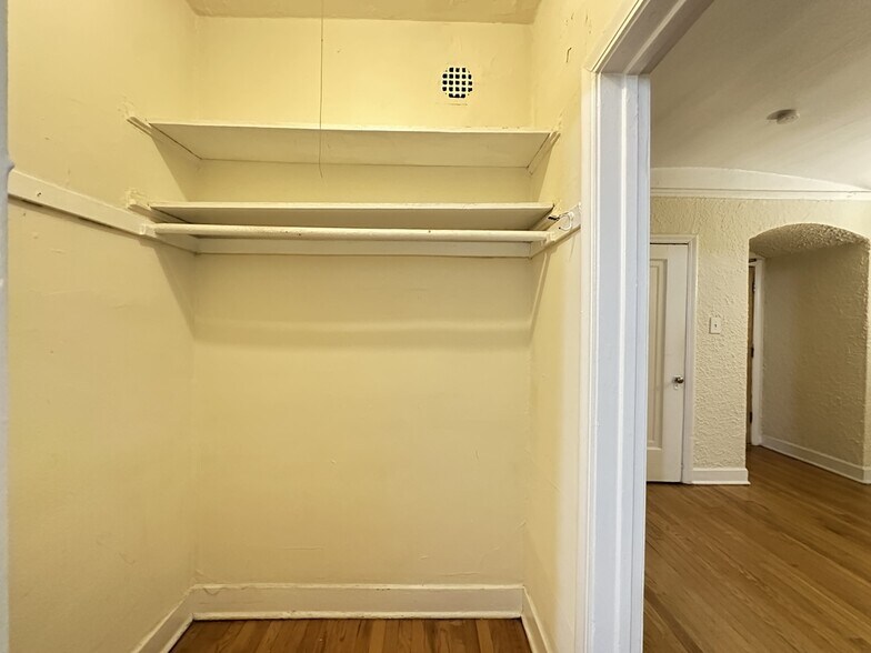 Building Photo - 535 W Arlington Pl