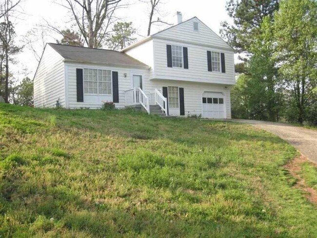 Primary Photo - 888 Highland Terrace NE