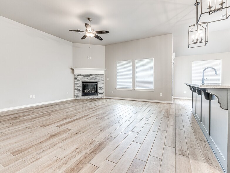 Building Photo - 3716 Pettit Blvd