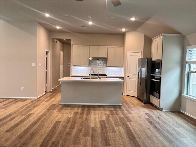 Building Photo - 8420 Int'l Fls Dr