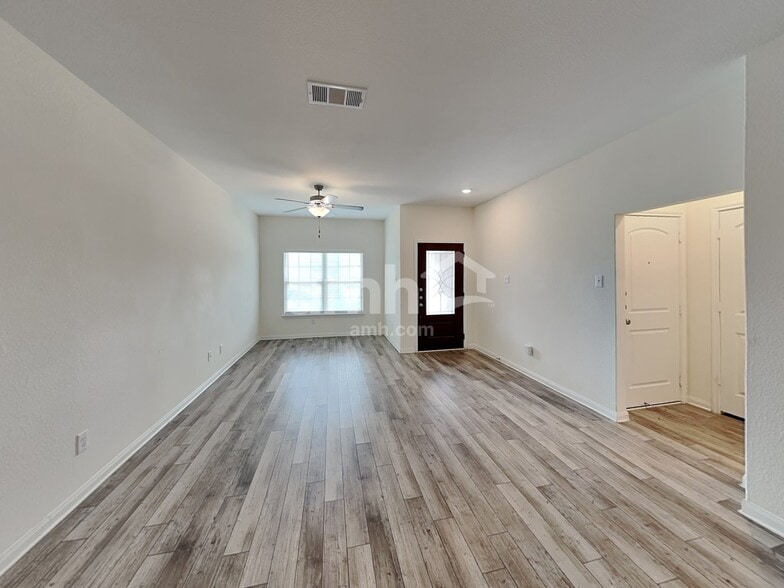 Building Photo - 1036 Violet Ln