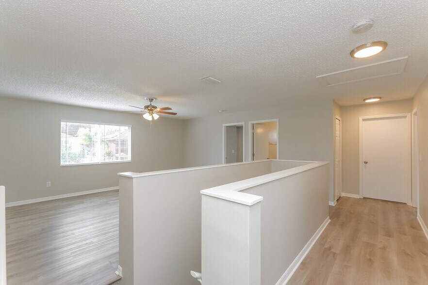 Building Photo - 12812 Longcrest Dr