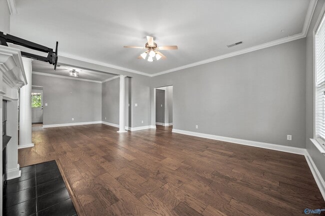 Building Photo - 5104 Frankford Dr SE