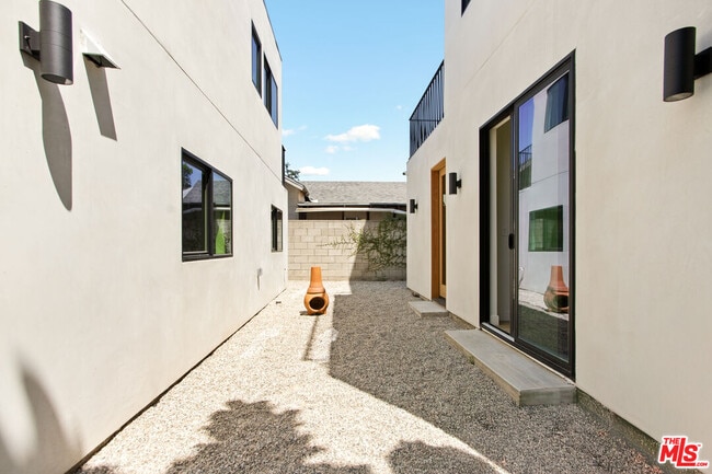 Building Photo - 2669 Benedict St