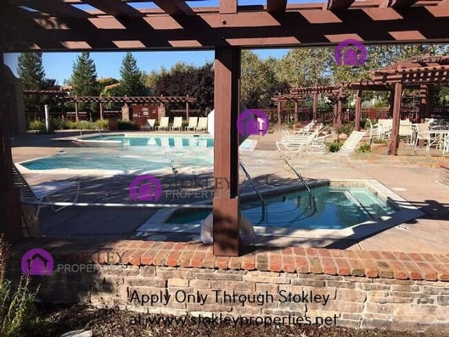 Building Photo - 2103 Maidenhair Way