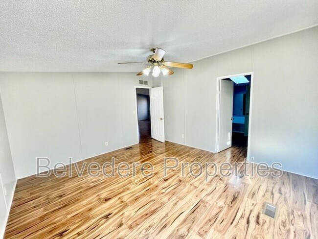 Building Photo - 237 Red Oak Dr