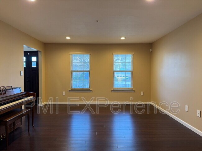 Building Photo - 9203 Sandy Creek Rd