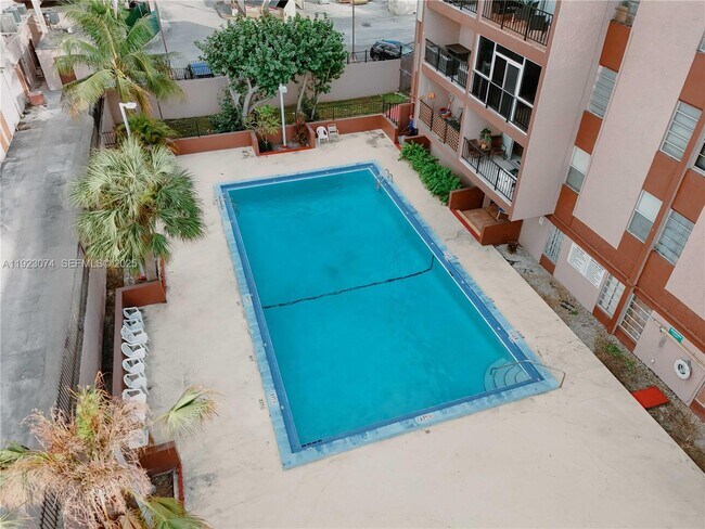 Building Photo - 1900 W 68th St