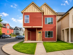 Building Photo - Bright End-Unit Townhouse with a Loft & Covered Patio