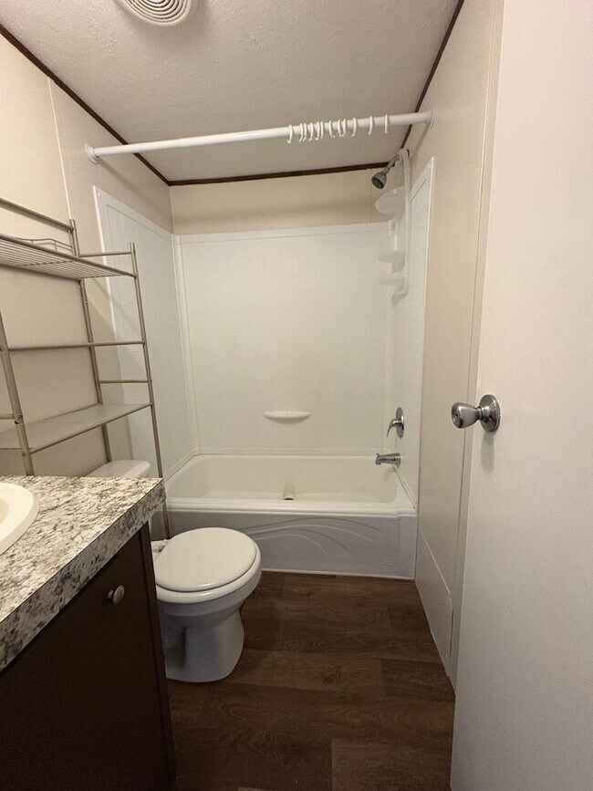 Building Photo - Nice 3 bedroom/2 bathroom mobile home located in Willow Oak Park in Keithville!