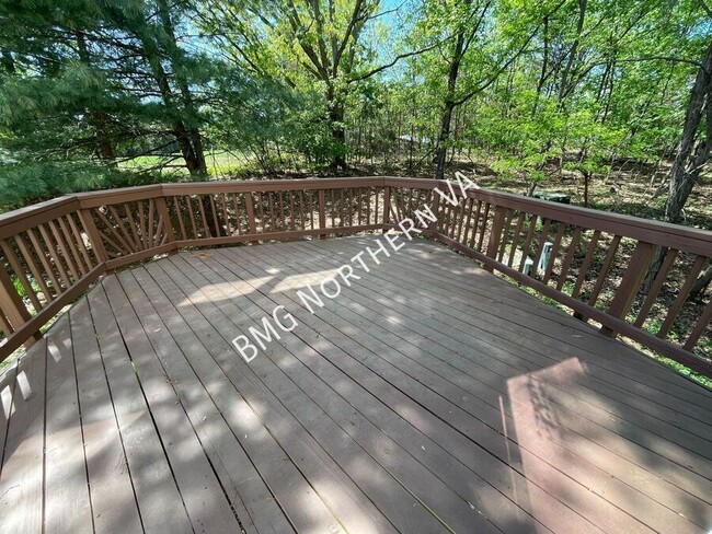 Building Photo - 865 Tall Oaks Square