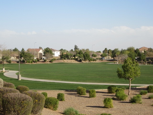 Building Photo - Spacious 2-Story Home with NEW Carpet and ...